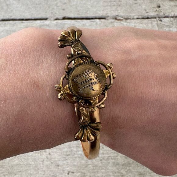 Victorian Era Monogramed B Gold Tone Bracelet - Picture 2 of 7